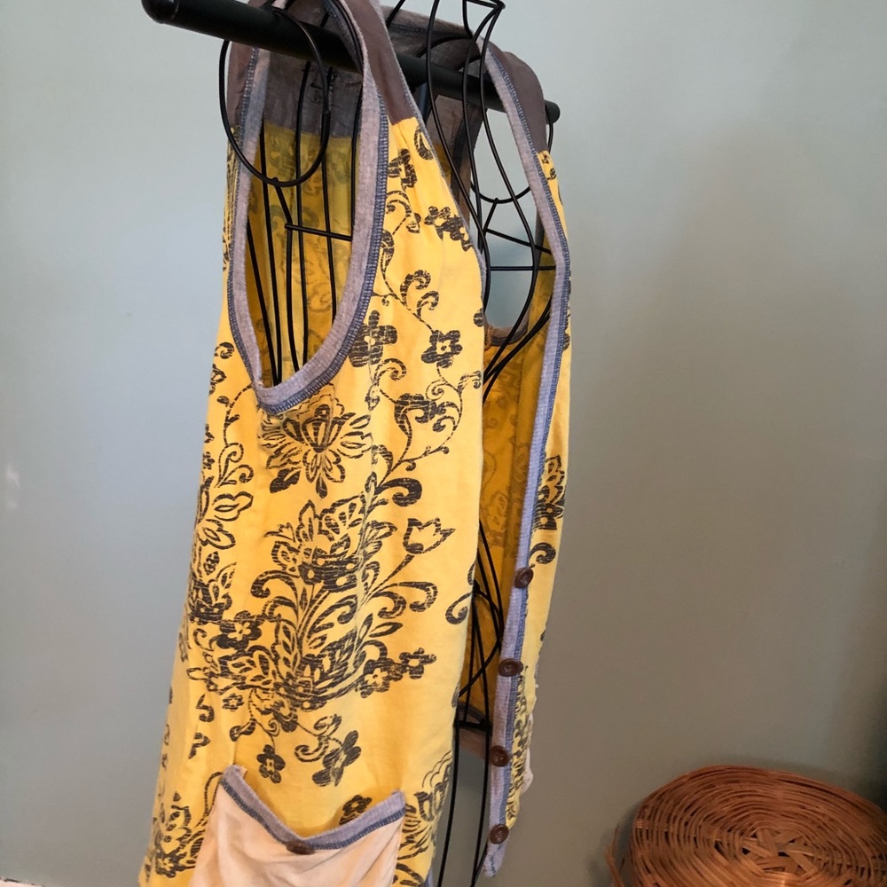 Vest - Picture 2 of 5